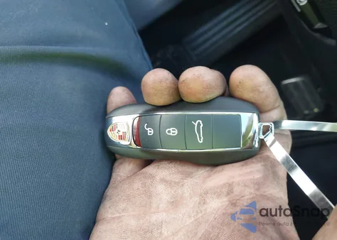 2011 Porsche Panamera 4 из США, поврежденный, VIN WP0AA2A72BL021930